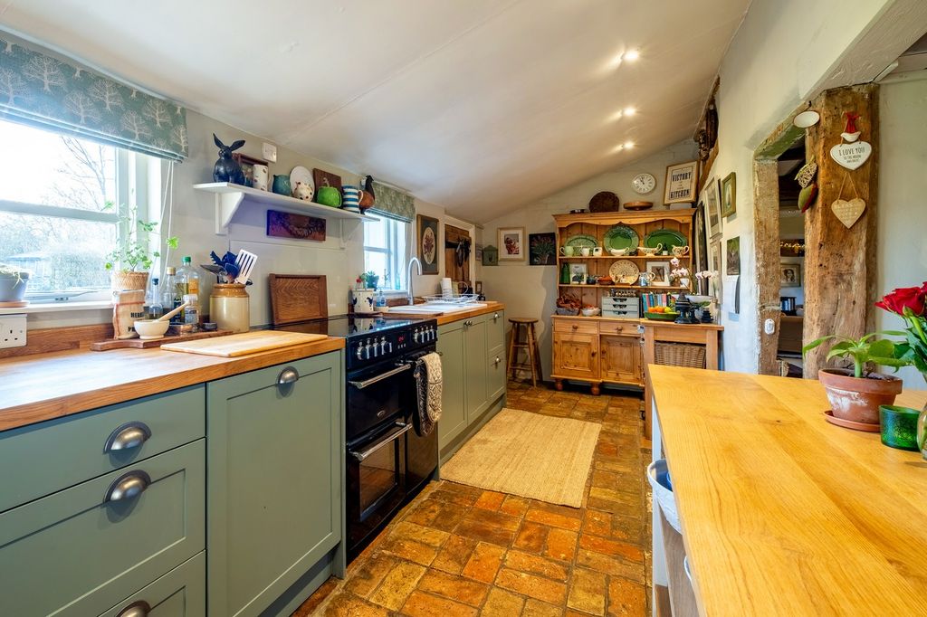 Property photo 2 of 32