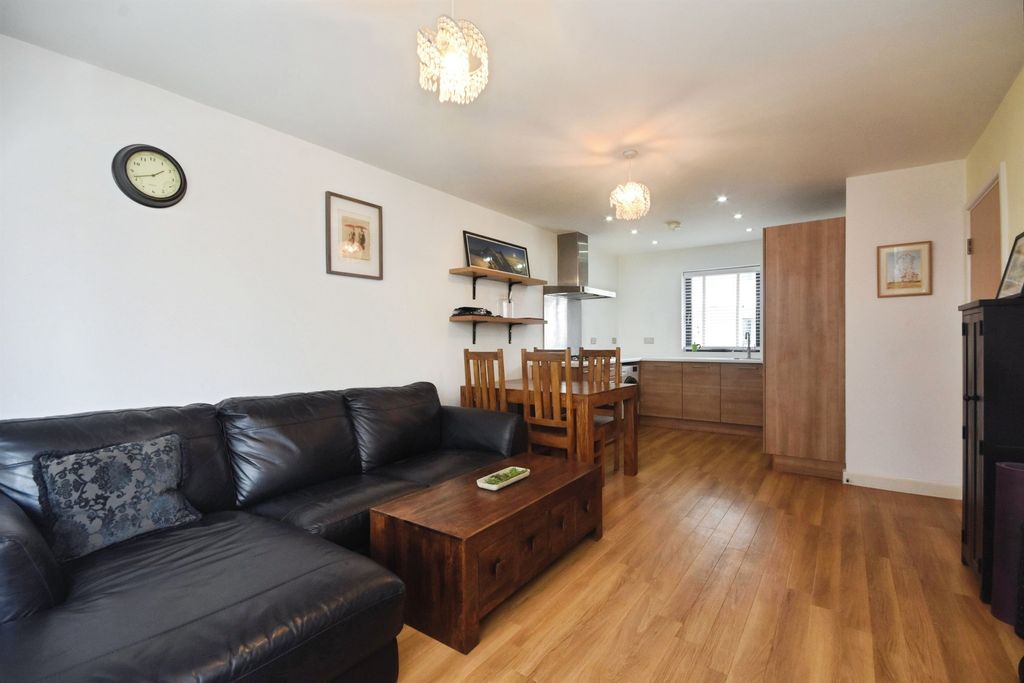 Property photo 2 of 13