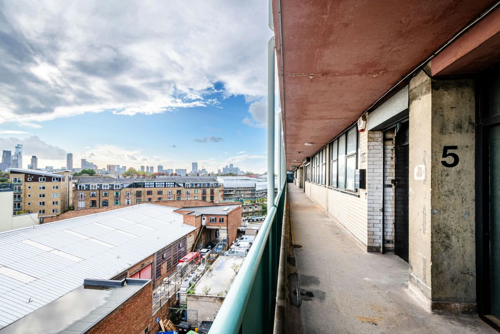 Property photo 3 of 16 Regent Studios 33B - Low Res 14.Jpg