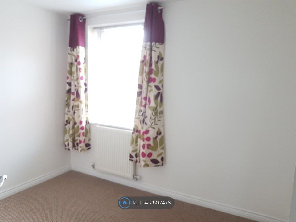Property photo 3 of 6 Bedroom 2