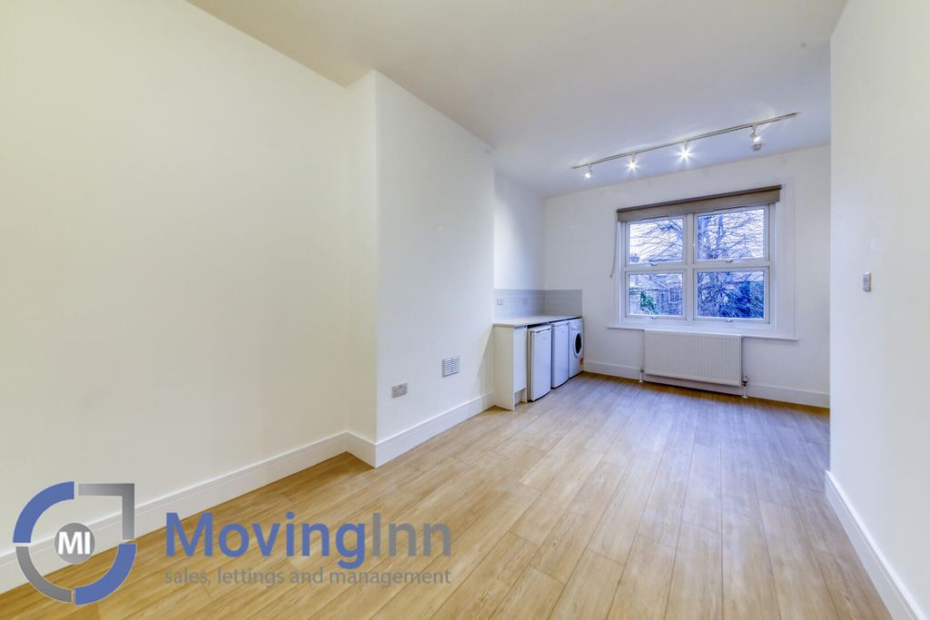 Property photo 3 of 6 Kitchen