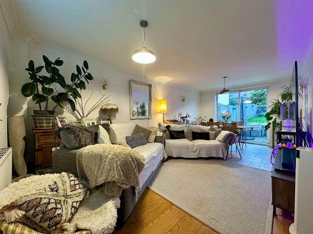 Property photo 2 of 14 Lounge