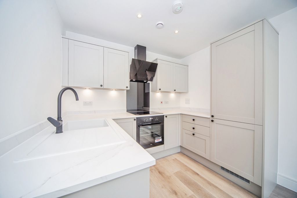 Property photo 2 of 17 Pbox-Img.Jpg
