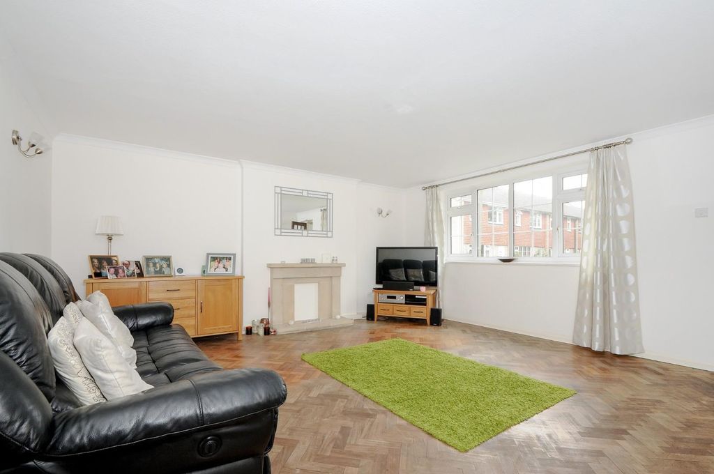 Property photo 2 of 6 Sitting Room.Jpg