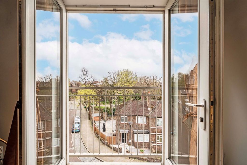 Property photo 3 of 10