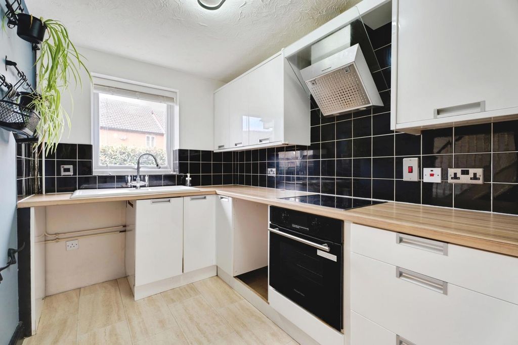 Property photo 2 of 15 Pbox-Img.Jpg