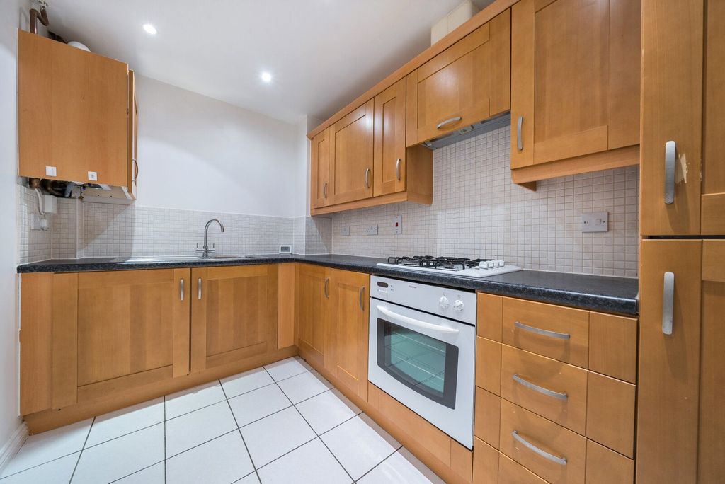 Property photo 3 of 9 Kitchen
