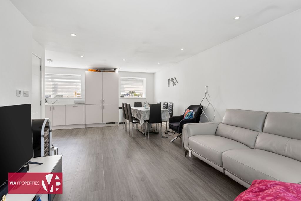 Property photo 3 of 11 Photo 3