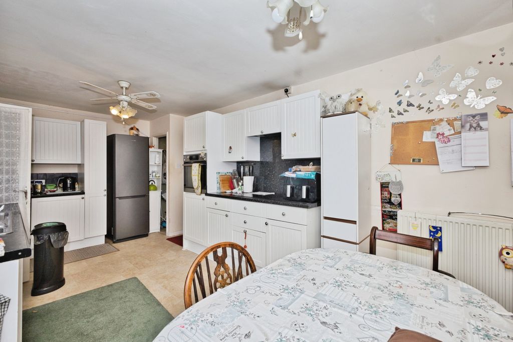 Property photo 3 of 20