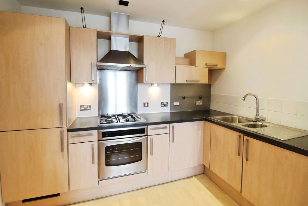 Property photo 3 of 8 Picture No. 14