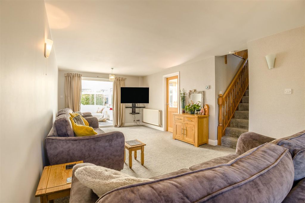 Property photo 3 of 26 8698236-Interior01.Jpg