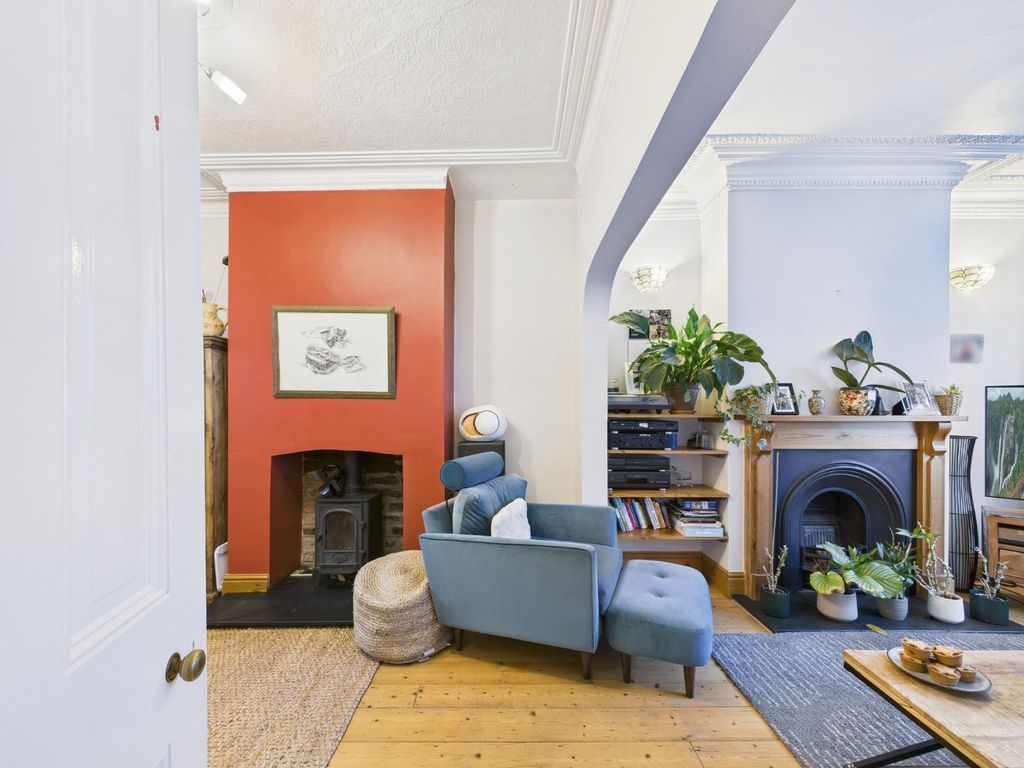 Property photo 3 of 37 Cam01576G0-Pr0330-Still018.Jpg