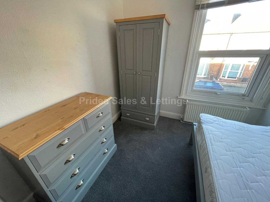 Property photo 1 of 2