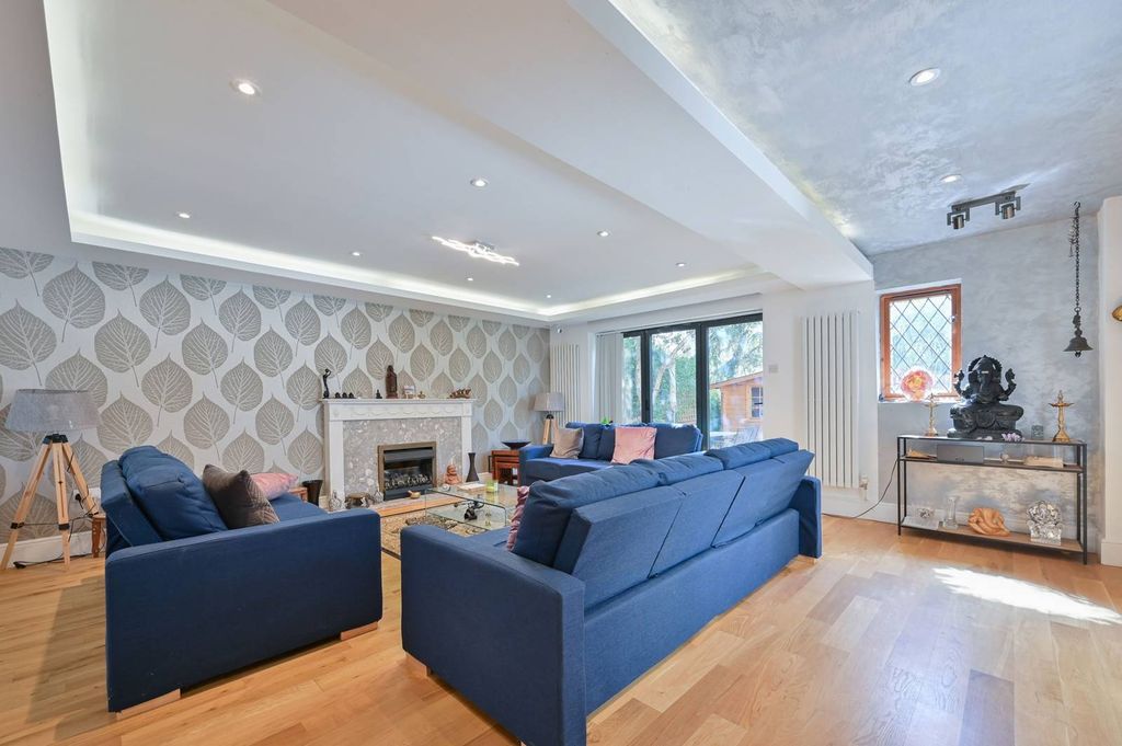 Property photo 3 of 33