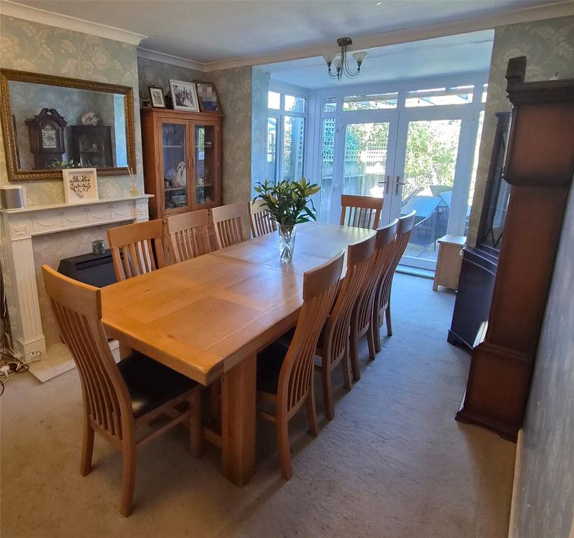 Property photo 3 of 11 Dining Room