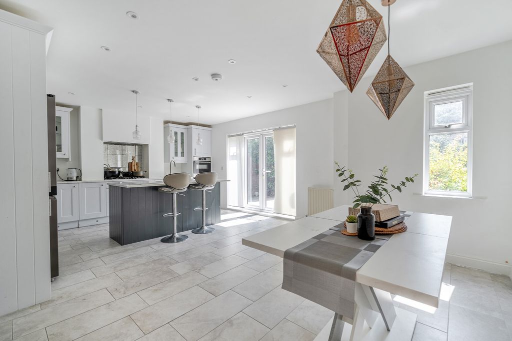 Property photo 2 of 18 1493757-15-6A58Bb...