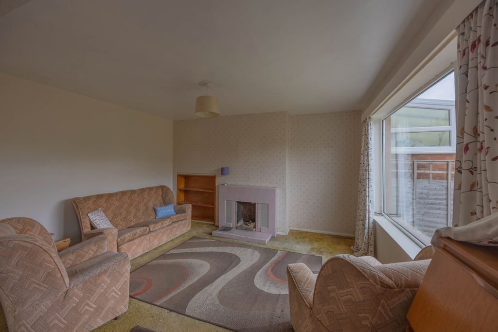 Property photo 3 of 12 Ewemove Taunton Dyres Close (3)