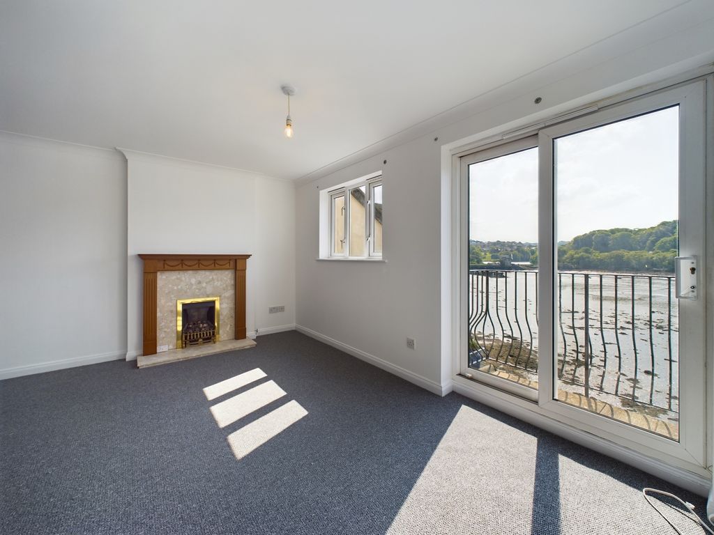 Property photo 3 of 19 Cam02089G0-Pr0235-Still006