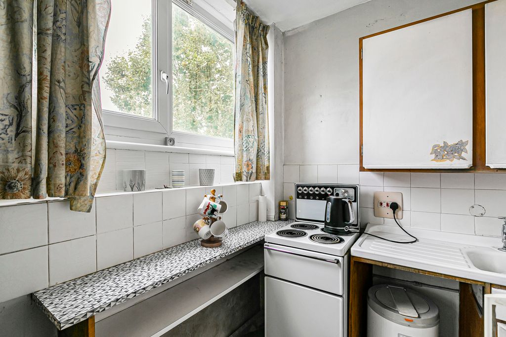 Property photo 3 of 13 Kitchen