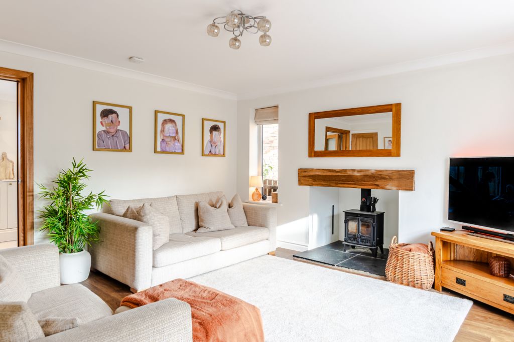 Property photo 2 of 29 Lounge1