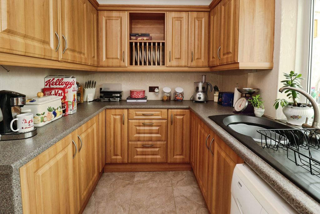 Property photo 3 of 31