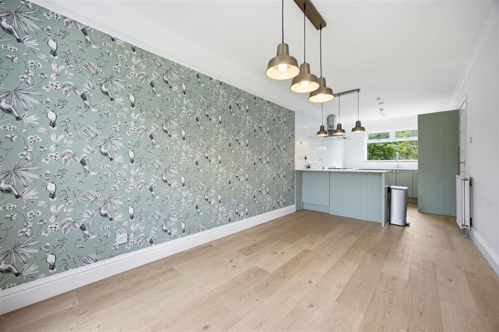 Property photo 2 of 26 17_Archibald_Terrace_Milton_Of_Campsie_006.Jpg