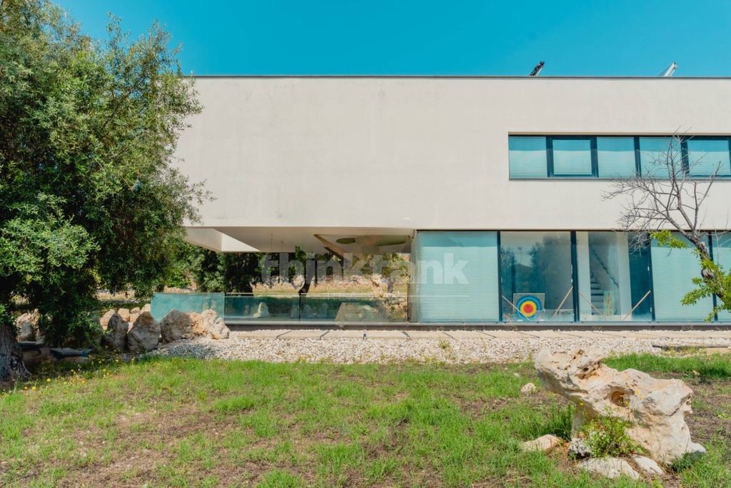 Property photo 3 of 41