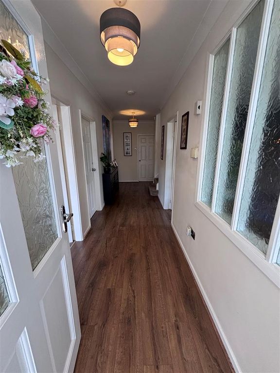 Property photo 2 of 22 Entrance Hallway 1.Jpg
