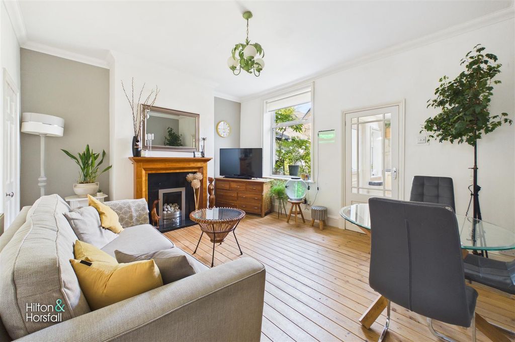 Property photo 3 of 14 Portland Street