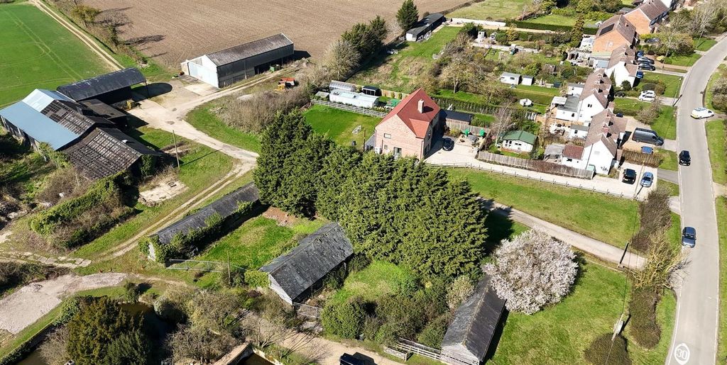 Property photo 2 of 8 4Hghzwaat0U6Rv601Ot_HQ.Jpg