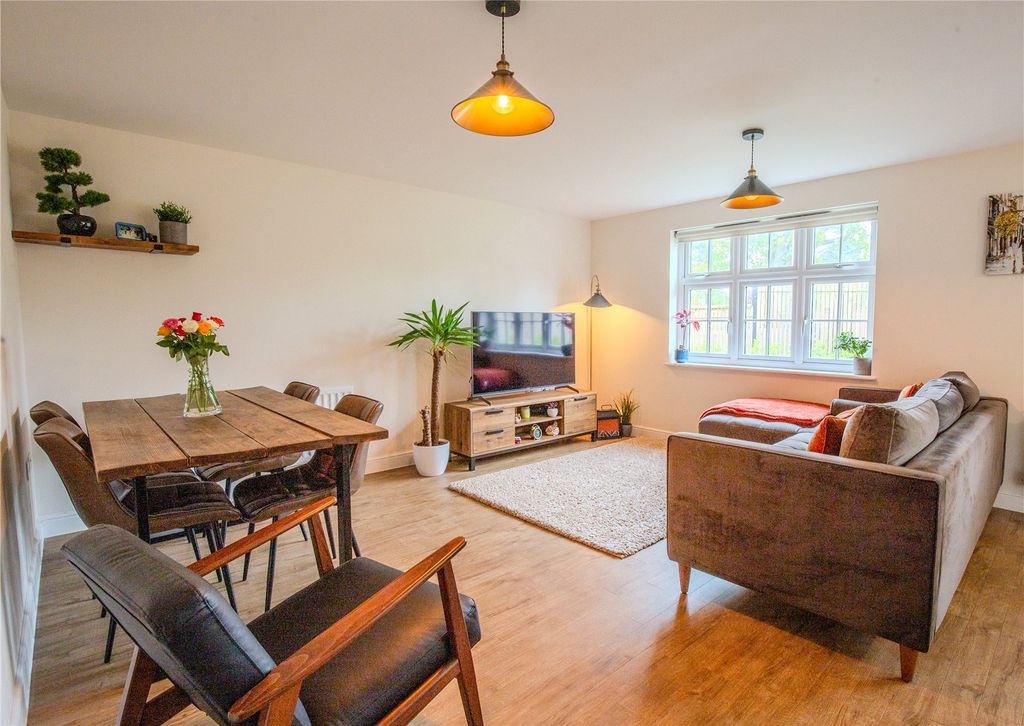 Property photo 1 of 15 Picture No. 16