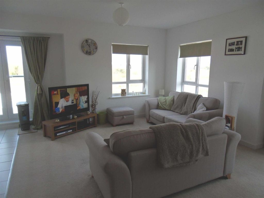 Property photo 3 of 9
