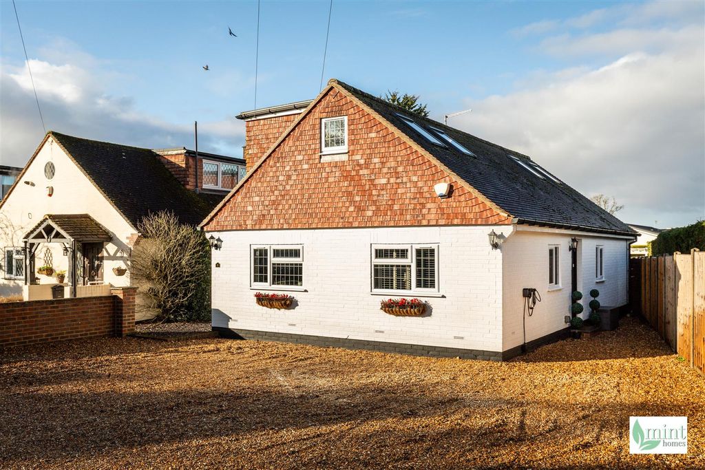 Property photo 1 of 30 Papercourt Lane - Watermark-3.Jpg