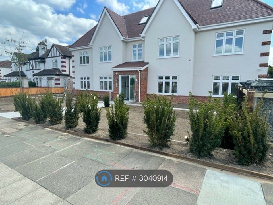 Property photo 3 of 8 Rosemary Court