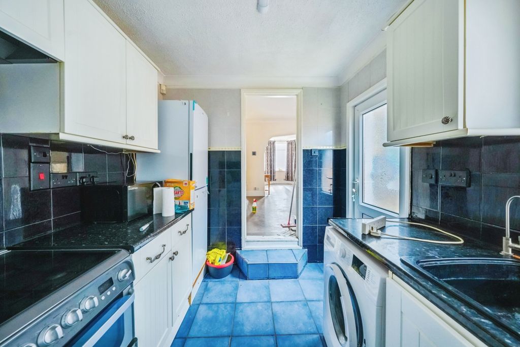 Property photo 3 of 18 Kitchen