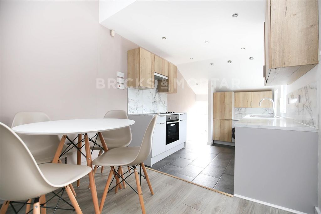 Property photo 1 of 13 1K_R10Kufhrlmzqxlfnup0Hqnzy.Jpg