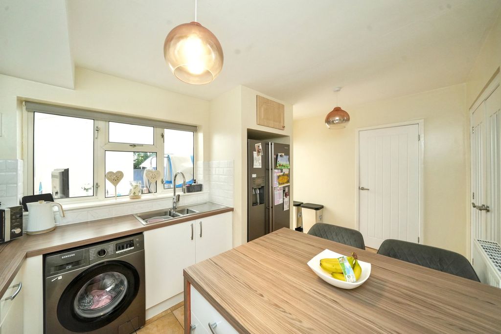 Property photo 3 of 48