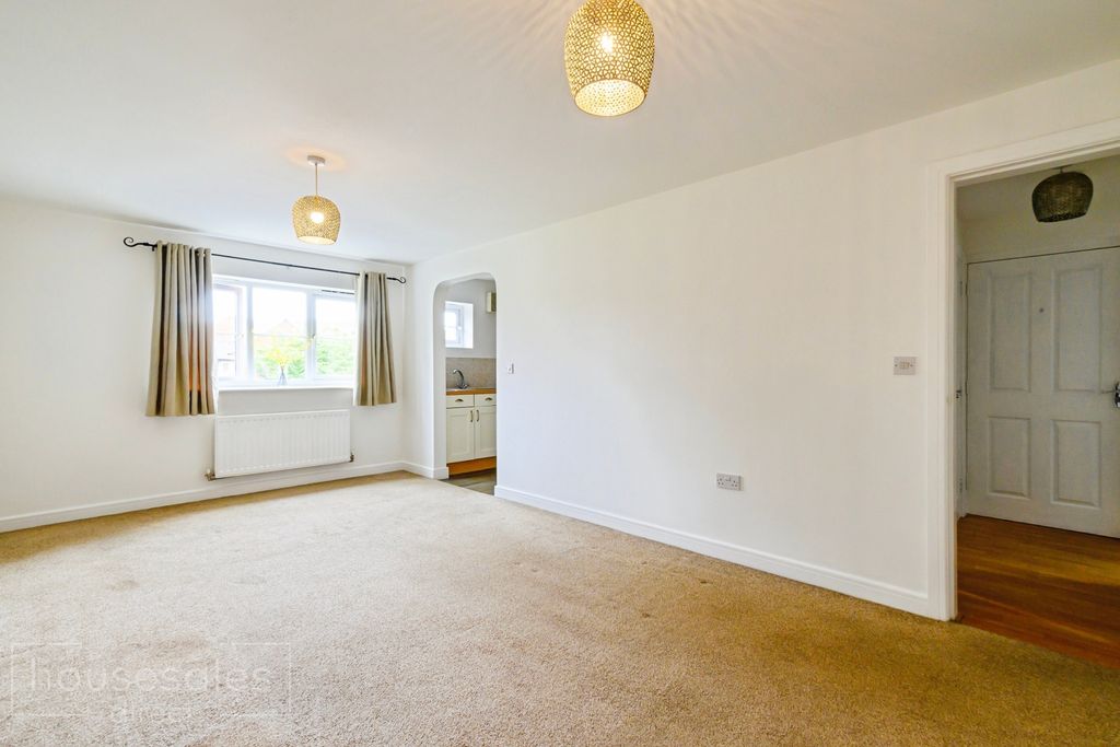 Property photo 3 of 17