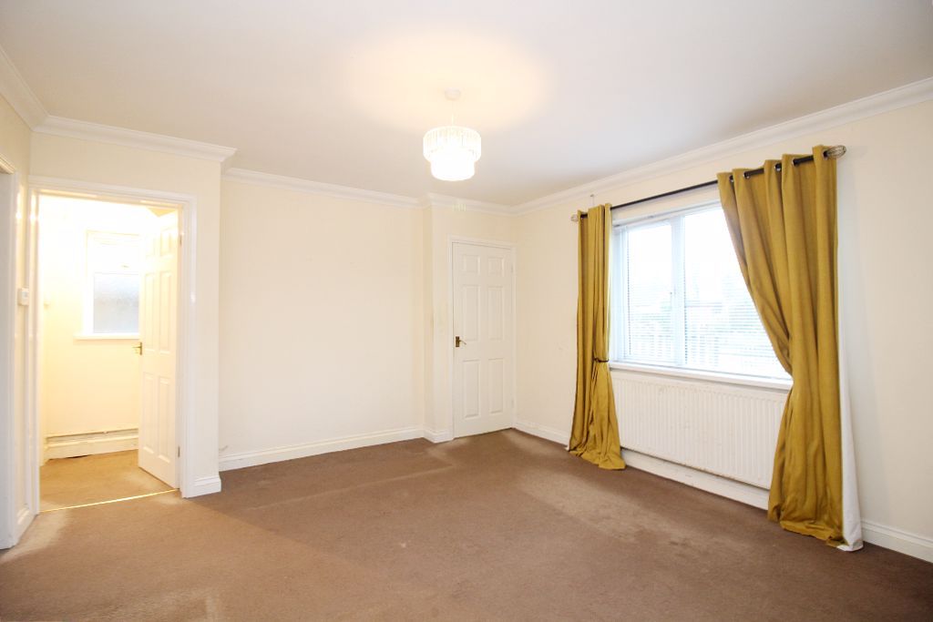 Property photo 3 of 12 Lounge