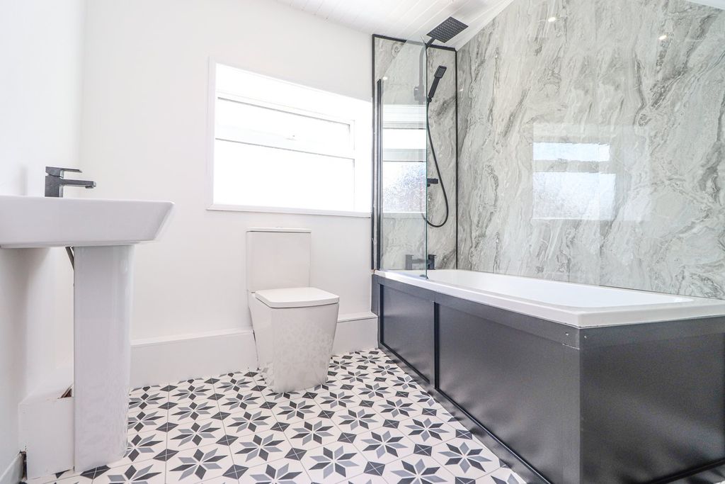 Property photo 3 of 15 Bathroom