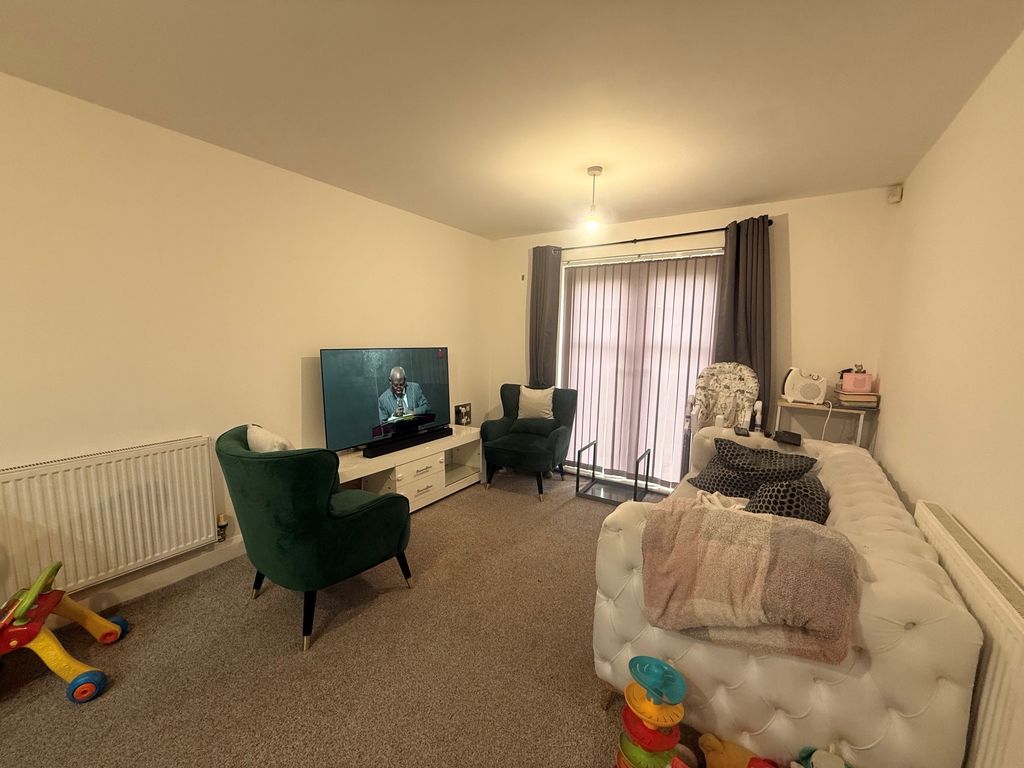 Property photo 2 of 8