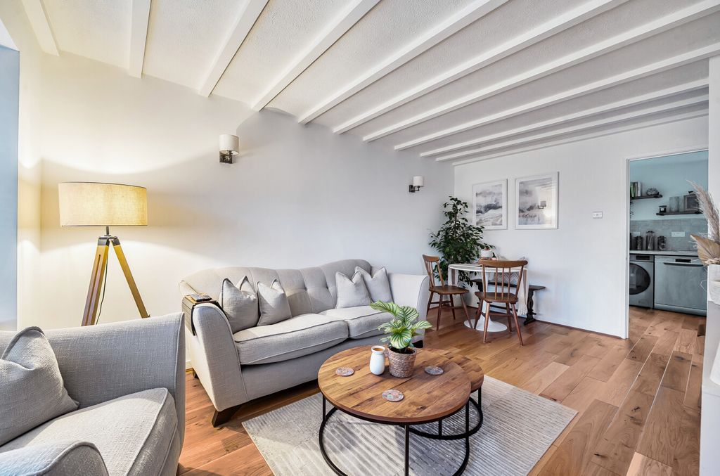 Property photo 3 of 16 1401692-8-696A6Ea...