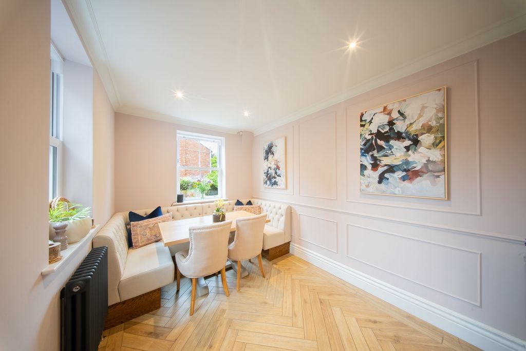 Property photo 3 of 13 Dining Area
