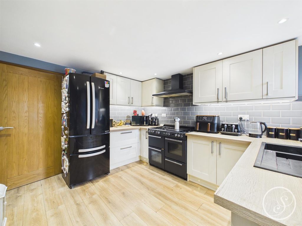 Property photo 2 of 19 Kitchen