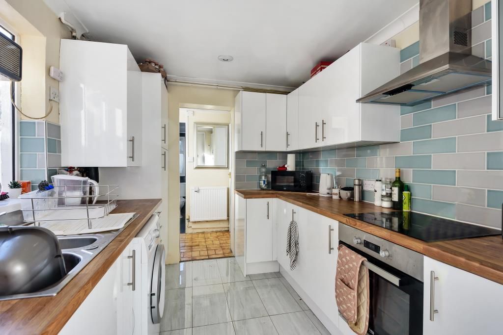 Property photo 3 of 10 Kitchen