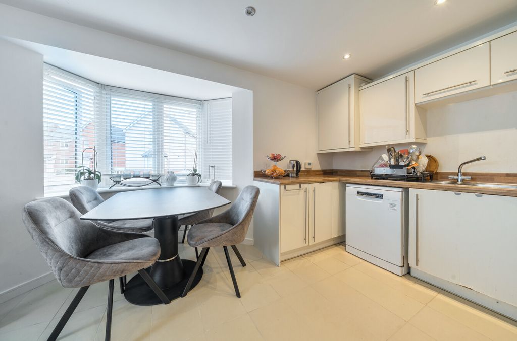 Property photo 3 of 16 1403121-4-69775Eb...