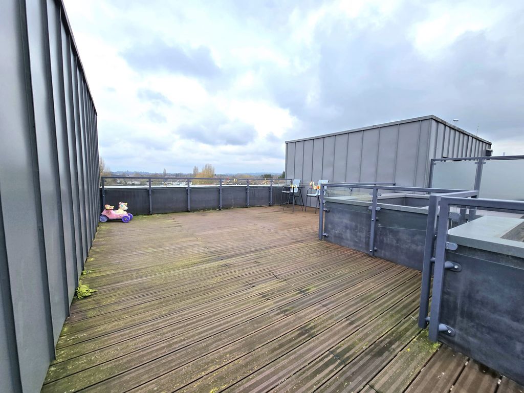 Property photo 2 of 12 11