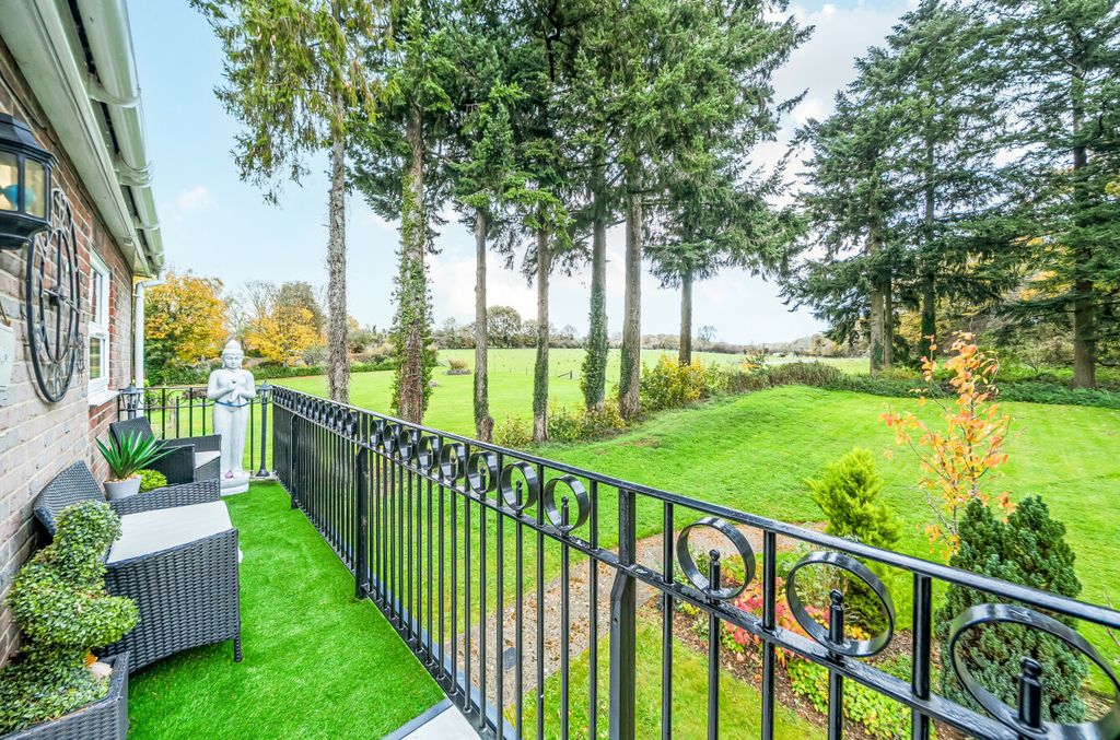 Property photo 1 of 11 1374814-11-6904E6...