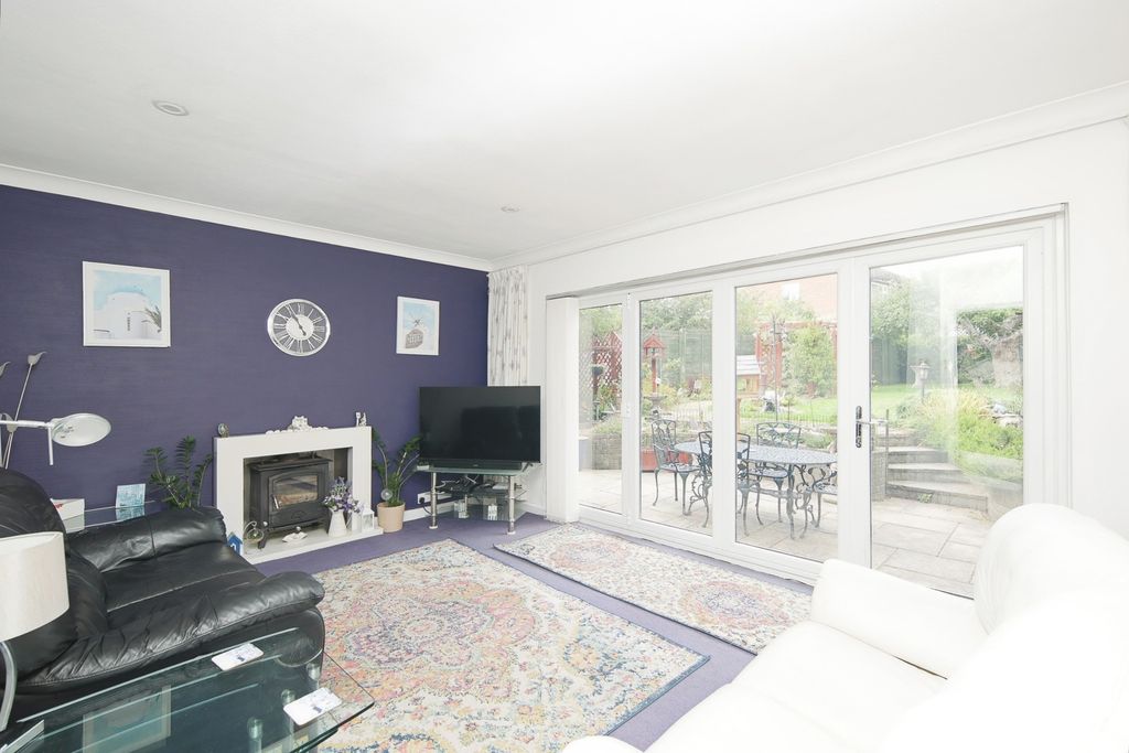 Property photo 2 of 17 Photo