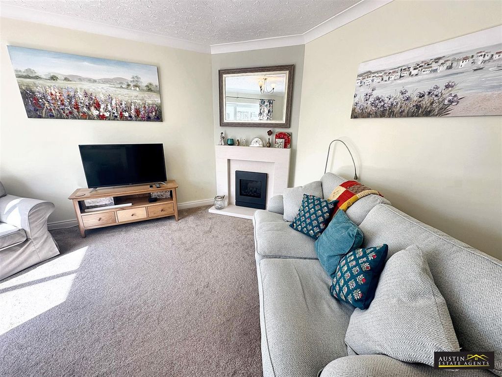 Property photo 2 of 21